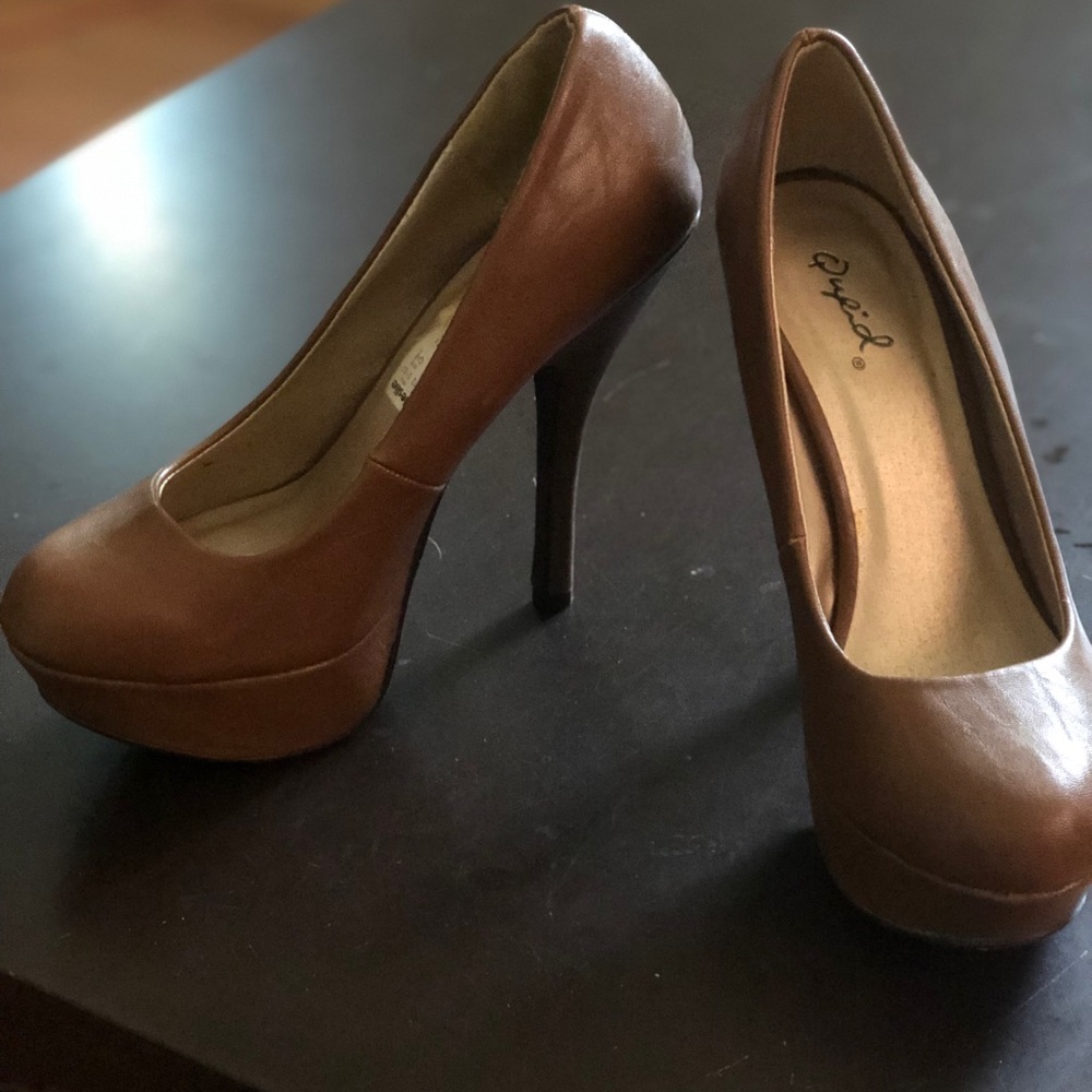 Gently used pumps perfect for work !